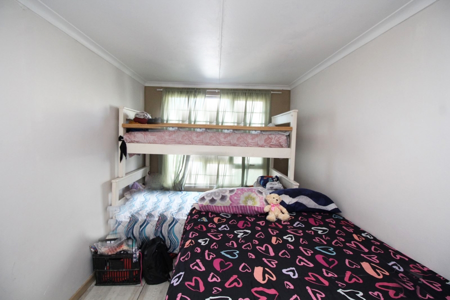 2 Bedroom Property for Sale in Middedorp Western Cape